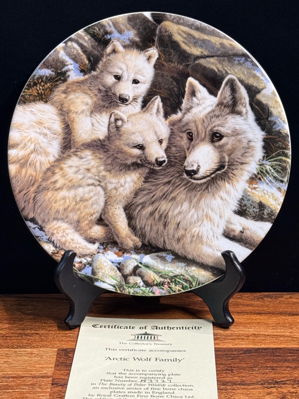 1991 ROYAL GRAFTON “Arctic Wolf Family” By Mike Jackson Collector Plate